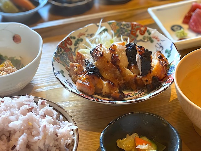 【名古屋市天白区】ランチは合計20食限定！原駅すぐ「食堂はじめ。」で彩り豊かな日替わりランチを堪能（土庄雄平「名古屋深掘りチャンネル」）