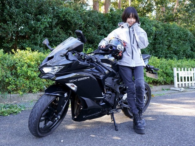 バイク女子・美環、Ninja ZX-25Rに乗って忍者の修行をしにいく（アスキー）