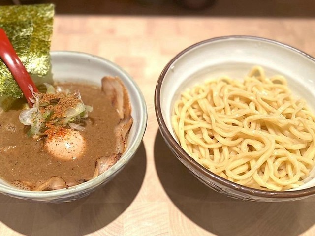 【名古屋市中村区】煮干し好き必見！にぼしラーメン88本店の濃厚「でら煮干しつけ麺」（土庄雄平「名古屋深掘りチャンネル」）