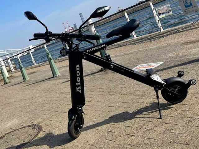展開3秒の折りたたみ原付！電車にも載せられる超コンパクトな