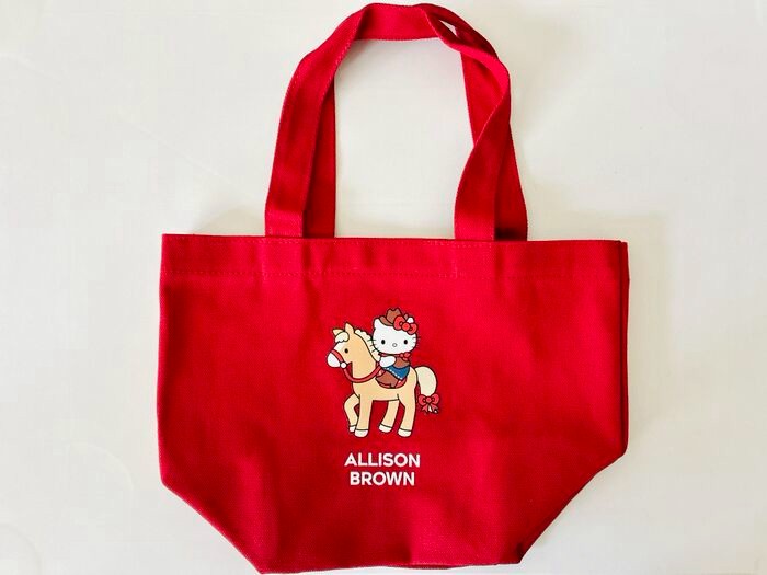 紗栄子さん監修！【ハローキティ】のコラボバッグを〈付録〉でゲット 