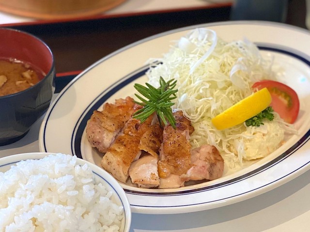 【名古屋市天白区】イチオシの洋食屋さん「文化亭」シンプルな美味しさの奥三河鶏のグリルランチを満喫（土庄雄平「名古屋深掘りチャンネル」）