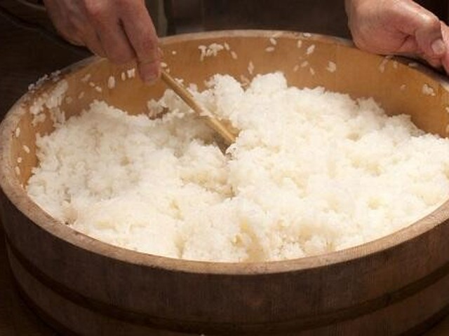 すし酢は酢飯以外にも使える！おすすめの使い方を紹介（オリーブオイルをひとまわしニュース）