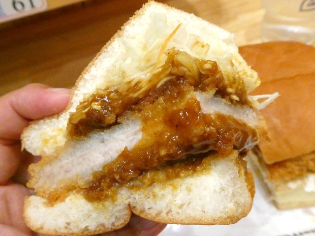 【名古屋めし新定番】コメダのカツカリーパンがうますぎる件。パン・カツ・カレーの完璧バランス（土庄雄平「名古屋深掘りチャンネル」）