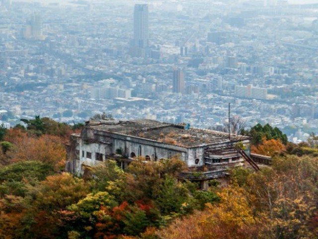 薩摩焼神戸大日本長州山　高浮彫羅漢　龍女　底部に在銘　明治輸出　里帰り 薩摩焼神戸大日本長州山 高浮彫羅漢 龍女 底部に在銘 明治輸出