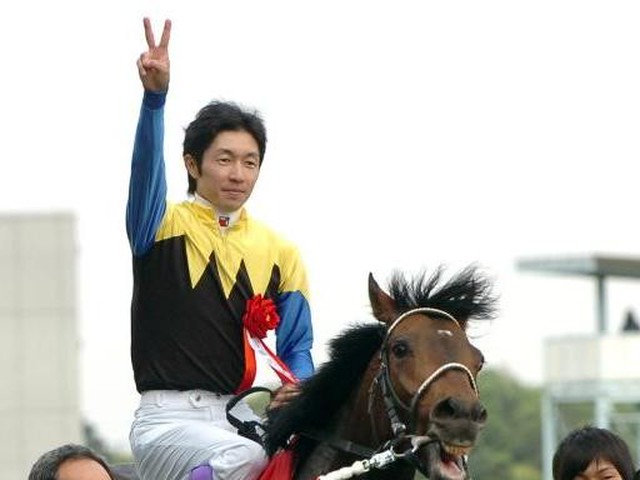 2005年日本ダービー 武豊が見せた“ピースサイン”のワケ（ニッポン放送