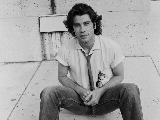 GQ ジョントラボルタ、ピレリカレンダー付き 70年代スタイル」を当時のトレンドセッター、ジョン・トラボルタに学ぶ