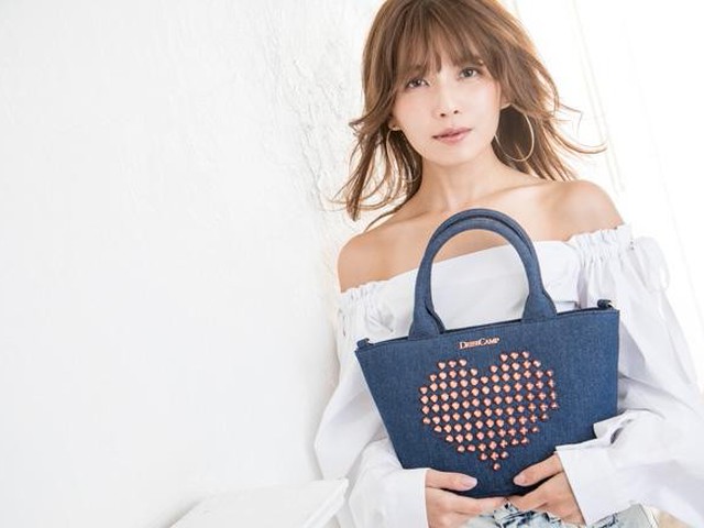 AAA宇野実彩子×DRESSCAMP ドレスキャンプ　コラボ！！ ミニショルダーバッグ　 ドレスキャンプ」がAAA宇野実彩子とのコラボバッグ発売（FASHIONSNAP）