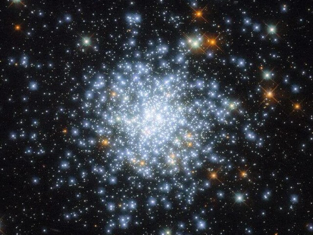 16万光年彼方で輝く宝石のような星々。ハッブルが撮影した大マゼラン雲