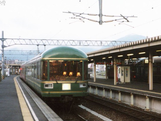 【中古】 ＨＹ＞ＪＲ夢空間と新型列車アルバム ３Ｄ夢空間乗車体験/交通新聞社 中古】 HY＞JR夢空間と新型列車アルバム 3D夢空間乗車体験
