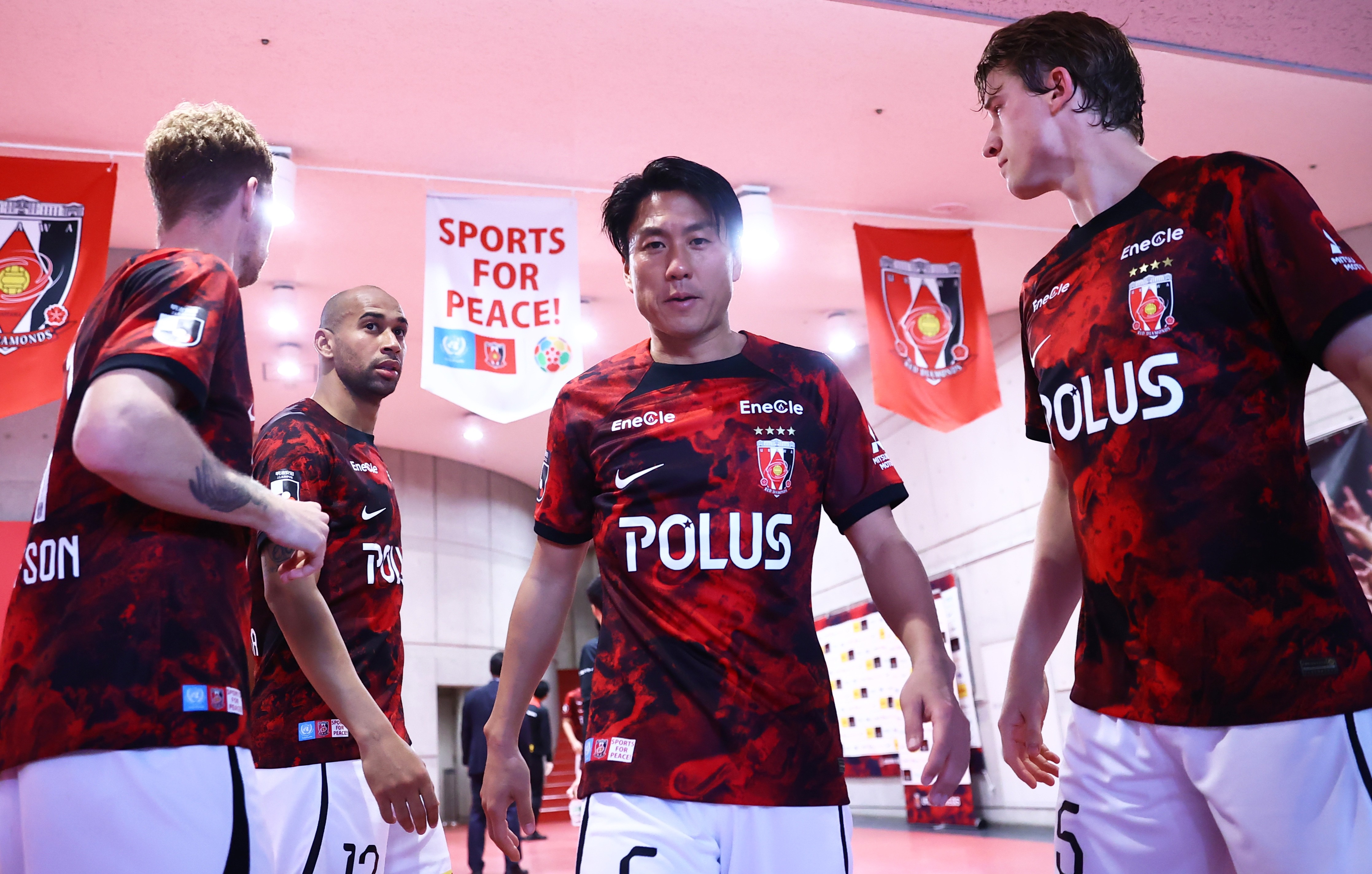 浦和レッズ 削り取り ユニフォーム 岩尾憲