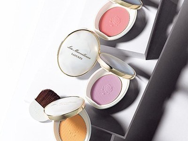 レ・メルヴェイユーズ ラデュレ パウダーブラッシュ04 Lavande 試して