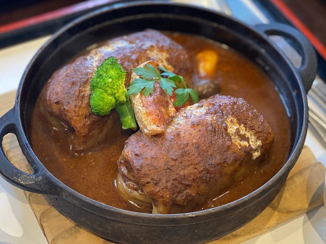 【名古屋市天白区】デミグラスソースに包まれて。町の洋食屋さん「文化亭」｜唯一無二のロールキャベツ（土庄雄平「名古屋深掘りチャンネル」）