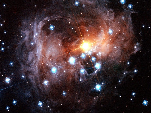 星空 光の殻を破って現れた宇宙の宝石「V838」（sorae 宇宙への