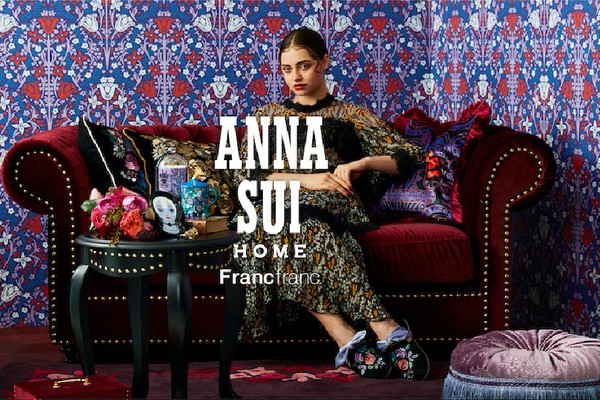 フランフラン」と「アナ スイ」がコラボ 主役級ソファや貼ってはがせる