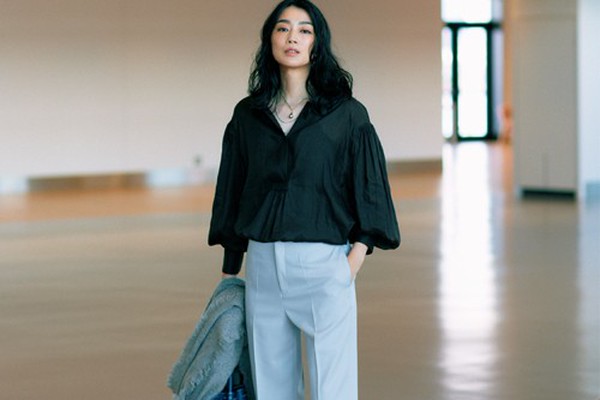 Nyaru様 C4995 フリルブラウス×テーパードパンツコーデ Nyaru様 C4995 フリルブラウス×テーパードパンツコーデ