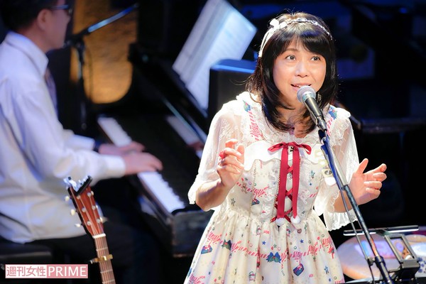 沢田聖子　サイン色紙　昭和レトロ　アイドル　シンガーソングライター 沢田聖子 サイン色紙 昭和レトロ アイドル シンガーソングライター