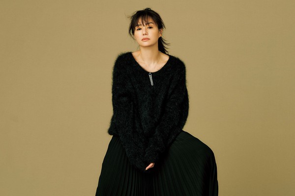 エレガントでミニマルな装いを提案！井川遥さんが手がける「loin