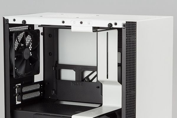 NZXTの魅せるMini-ITXケースに惚れた！ 「H200i」を徹底チェック（アスキー）