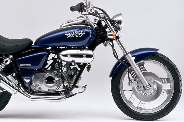 これ原付!? ホンダ「マグナ」50cc＆250cc 小さなゴツめのアメリカンバイク（乗りものニュース）