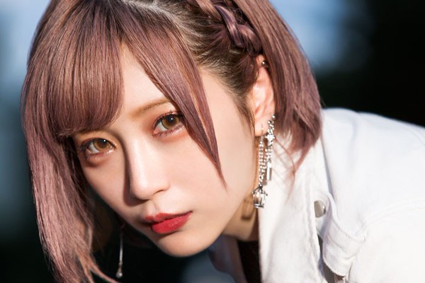 名前のない感情が、普遍を撃ち抜く。「依り代・ReoNa」が見つけた、歌