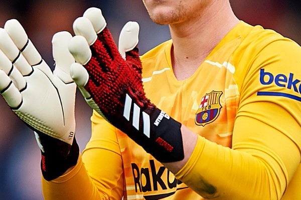 adidasキーパーグローブノイアーモデル