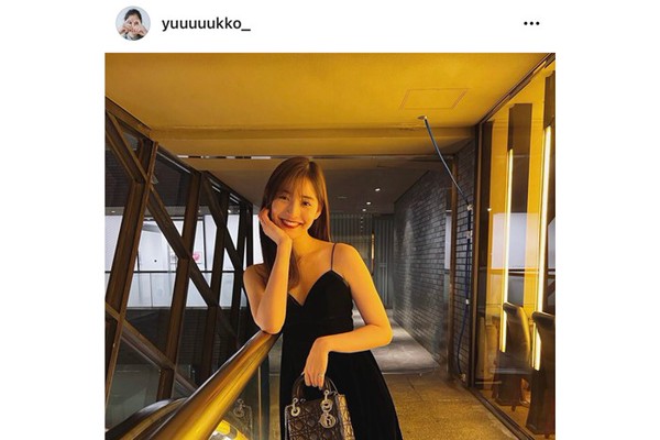 新木優子、黒ロングドレスのスリットから麗しい美脚を披露！「美