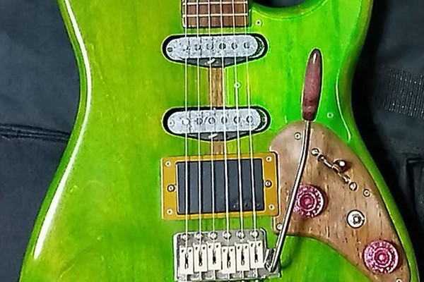 俺の楽器・私の愛機】119「初めての自作ギター」（BARKS）