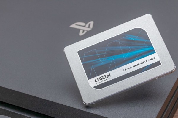 PS4 Proが1TB SSDで高速化! 「Crucial MX500」換装!!（アスキー）