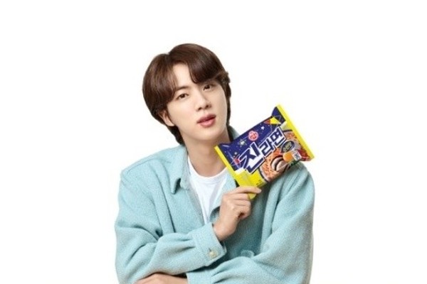 BTS・JINが韓国インスタント麺「ジンラーメン」のモデルに抜てき！“6年前の夢”がついに叶う（スポーツソウル日本版）