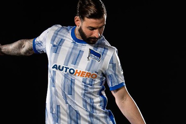 ヘルタ・ベルリン、21-22新ユニフォームは「斬新なストライプ
