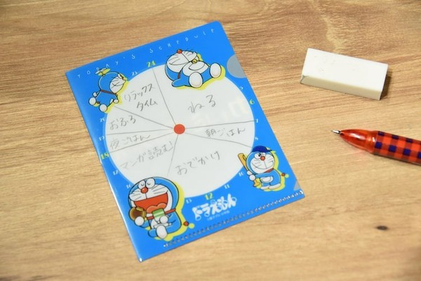 書いて消して遊べるドラえもんやコナンのクリアファイル、小学館フェア