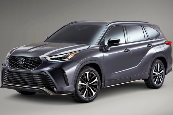 黒すぎ！ 全長5m級のトヨタ新型「3列SUV」登場！ 超