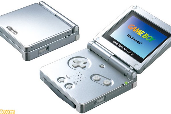 ゲームボーイアドバンスSPが発売された日。携帯性にすぐれた