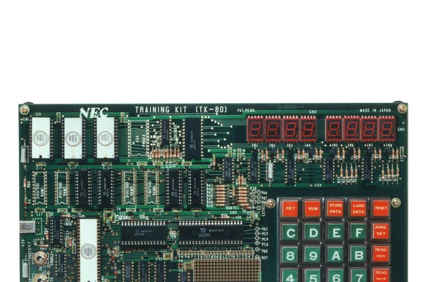 TK-80、PC-8001、NECのパソコンはこんな偶然から始まった（アスキー）