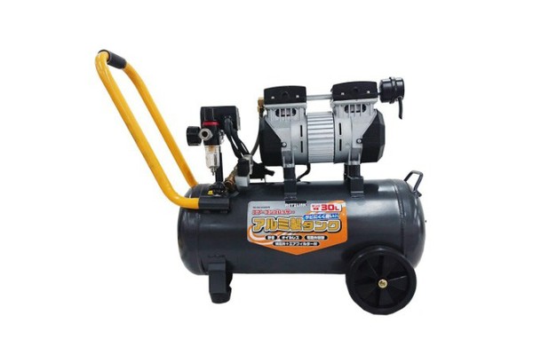 コメリ　エアーコンプレッサー　100v 埃飛ばし、空気入れ、DIYで大活躍！軽くて錆びにくいコメリのアルミ
