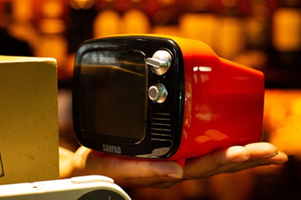 希少！小型ブラウン管テレビ　Skyguest 6“Color TV S-606 昭和時代にタイムスリップ！？高性能なブラウン管風超小型テレビ